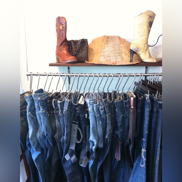 Boutiques Closing!Entire contents of former stores for sale Designer clothing!!! - Picture 7 of 13